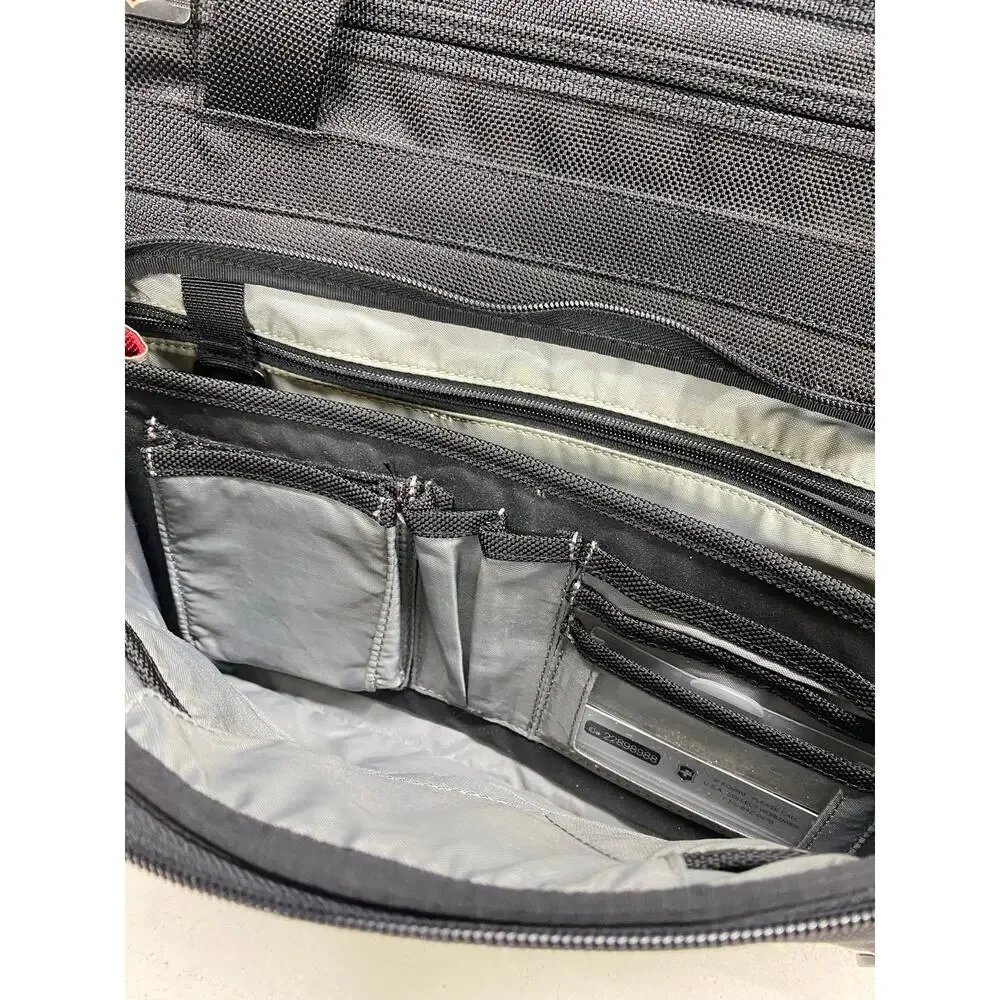 Victorinox canvas travel carry-on shoulder messenger travel laptop bag - Picture 8 of 8